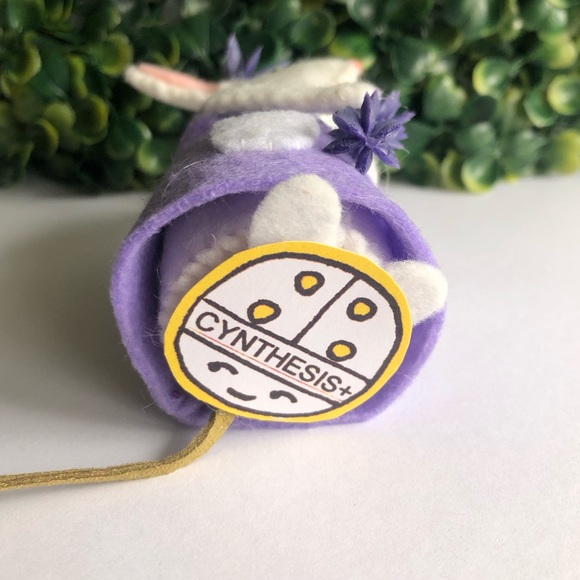 Felt mouse Art Doll wearing a  Purple Lilac dress holding Lavender hand-sewn - Picture 8 of 9